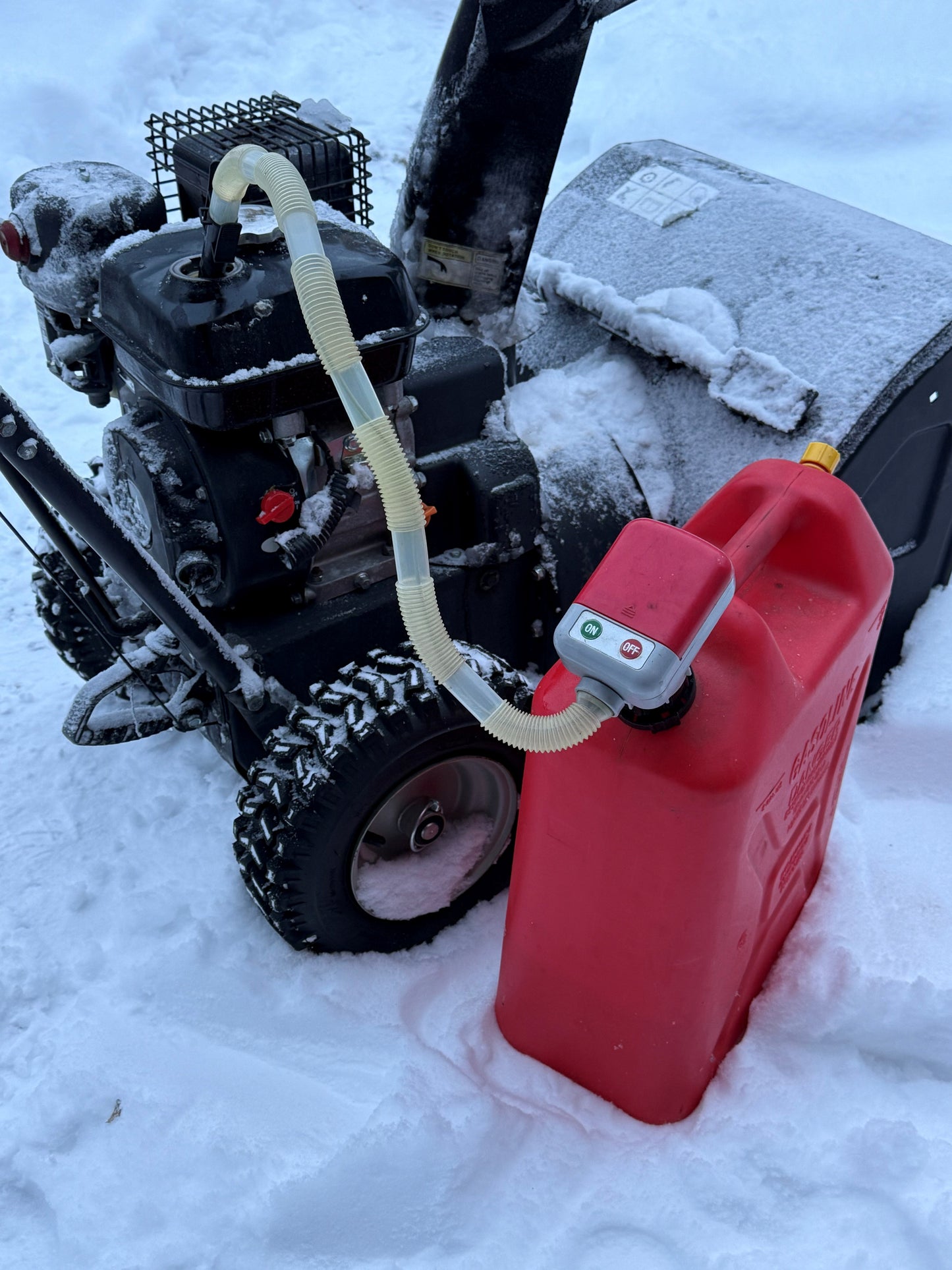 Batteridrevet drivstoffpumpe for kanne