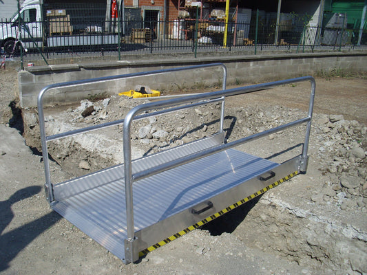 Flyttbar gangbru i aluminium